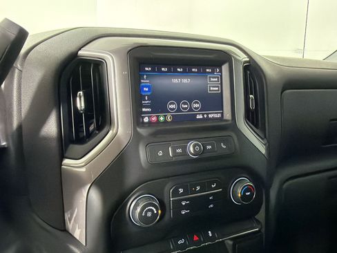 Used 2020 Chevrolet Silverado 1500 Custom w/ Custom Value Package AWD/4WD image 19