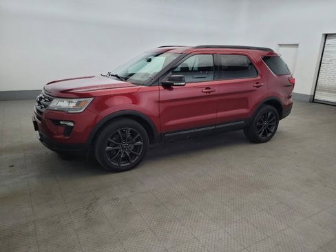 Used 2018 Ford Explorer XLT w/ Equipment Group 202A AWD/4WD image 2