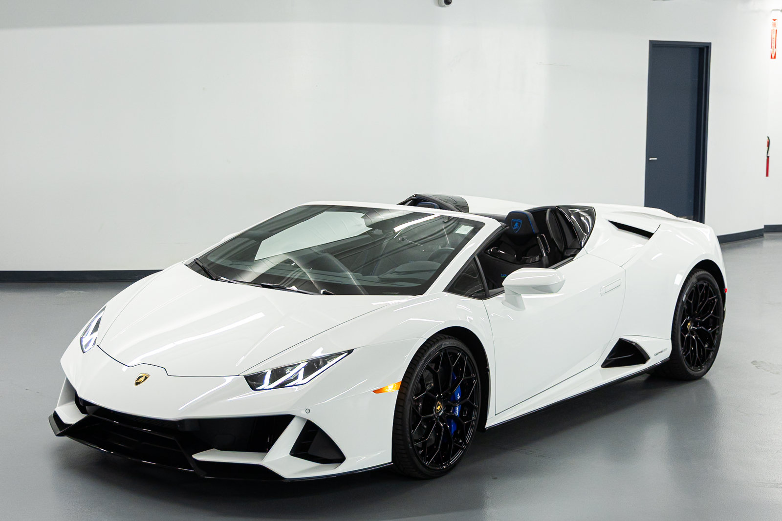 Used 2024 Lamborghini Huracan EVO AWD/4WD image 3
