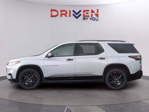 Used 2021 Chevrolet Traverse Premier w/ Redline Edition FWD image 2
