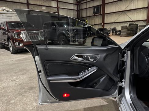 Used 2017 Mercedes-Benz CLA 250 4MATIC image 11