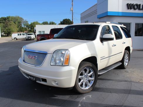 Used 2014 GMC Yukon Denali AWD/4WD image 1