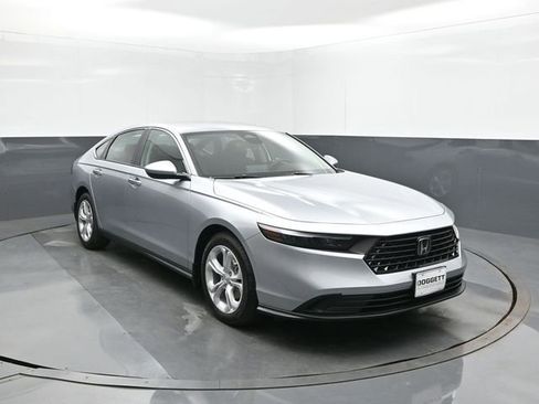 Used 2025 Honda Accord LX image 22