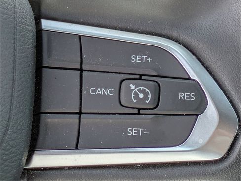 Used 2024 Jeep Compass Latitude AWD/4WD image 24