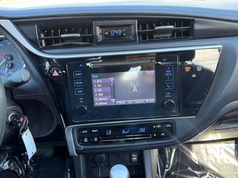 Used 2017 Toyota Corolla LE image 26