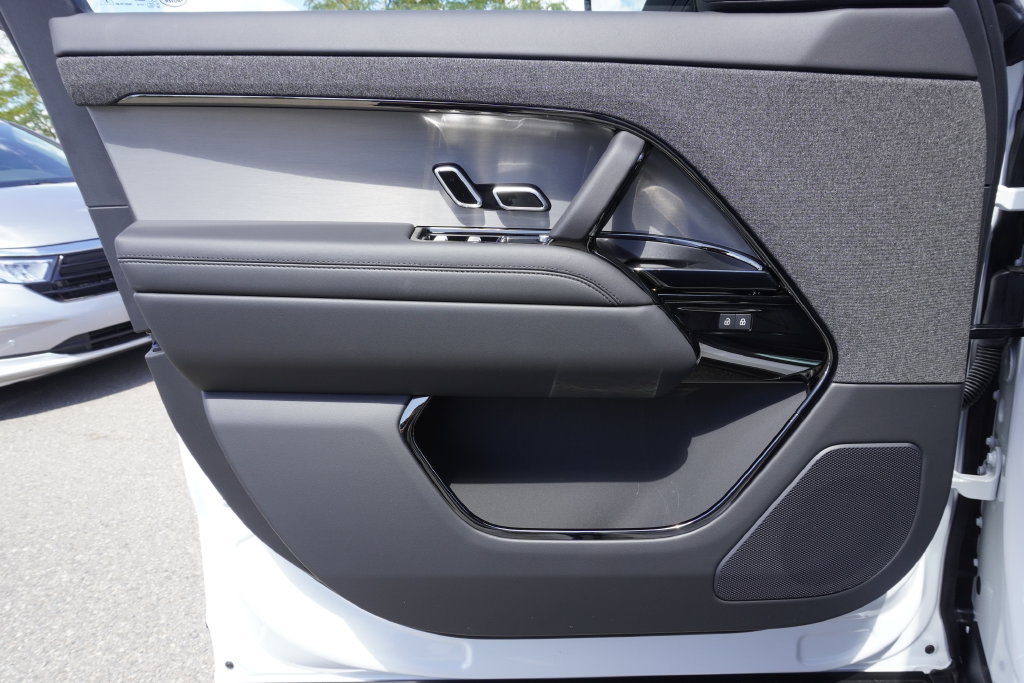 New 2026 Land Rover Range Rover Sport SE AWD/4WD image 17