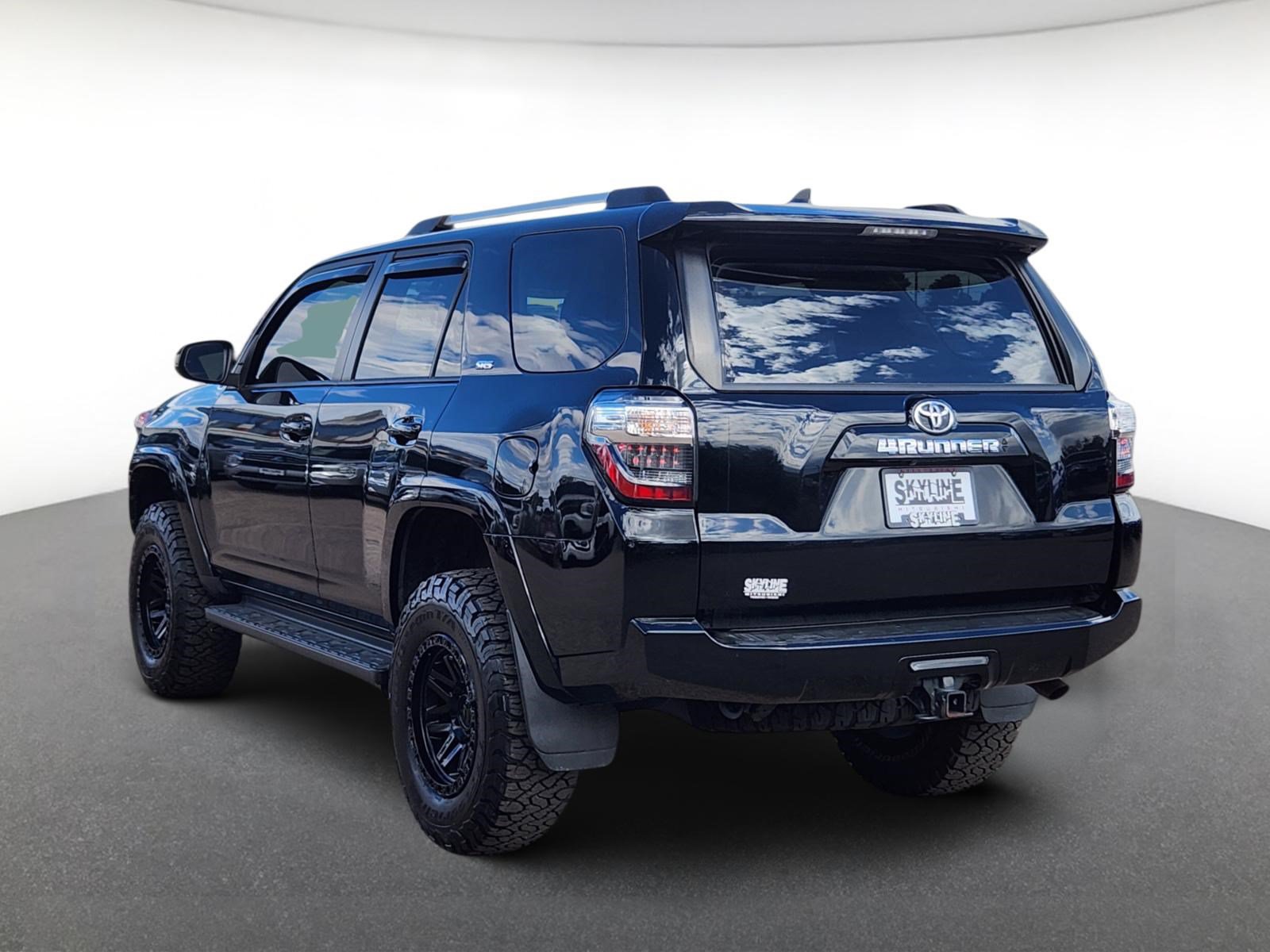 Used 2023 Toyota 4Runner SR5 AWD/4WD image 4