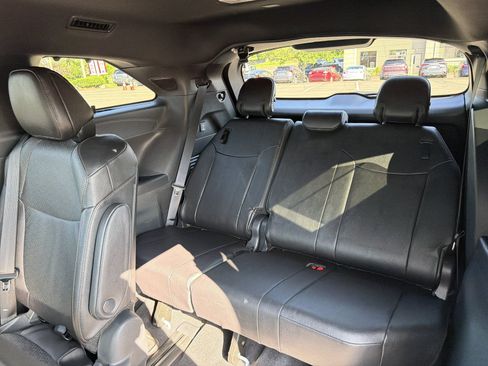 Used 2025 Toyota Sienna Platinum AWD/4WD image 35
