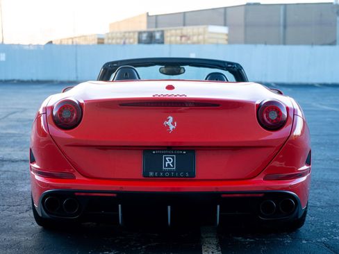 Used 2015 Ferrari California T image 16
