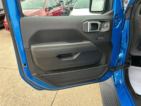 New 2025 Jeep Gladiator Sport image 7