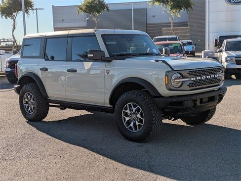 New 2025 Ford Bronco Badlands image 9