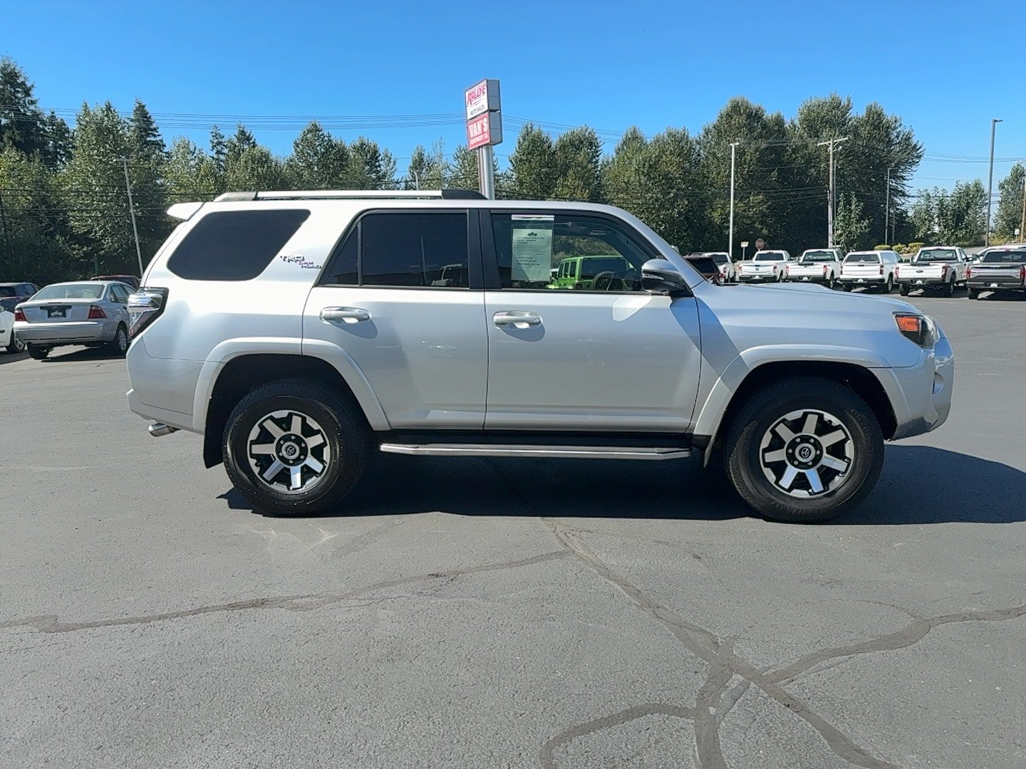 Used 2017 Toyota 4Runner TRD Off-Road Premium AWD/4WD image 4