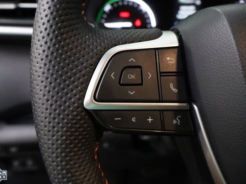 Used 2023 Toyota Sienna XSE image 18