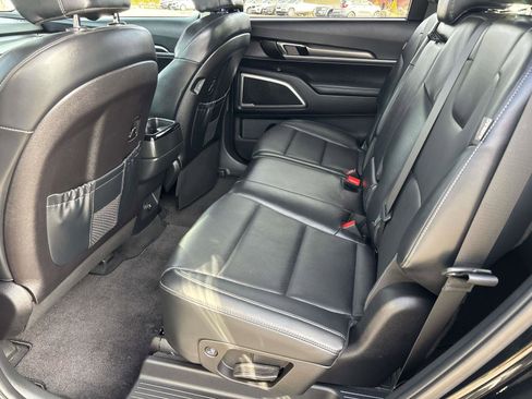 Used 2023 Kia Telluride LX image 11