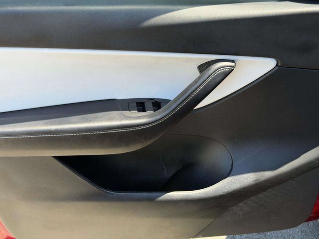 Used 2021 Tesla Model Y Long Range AWD/4WD image 15