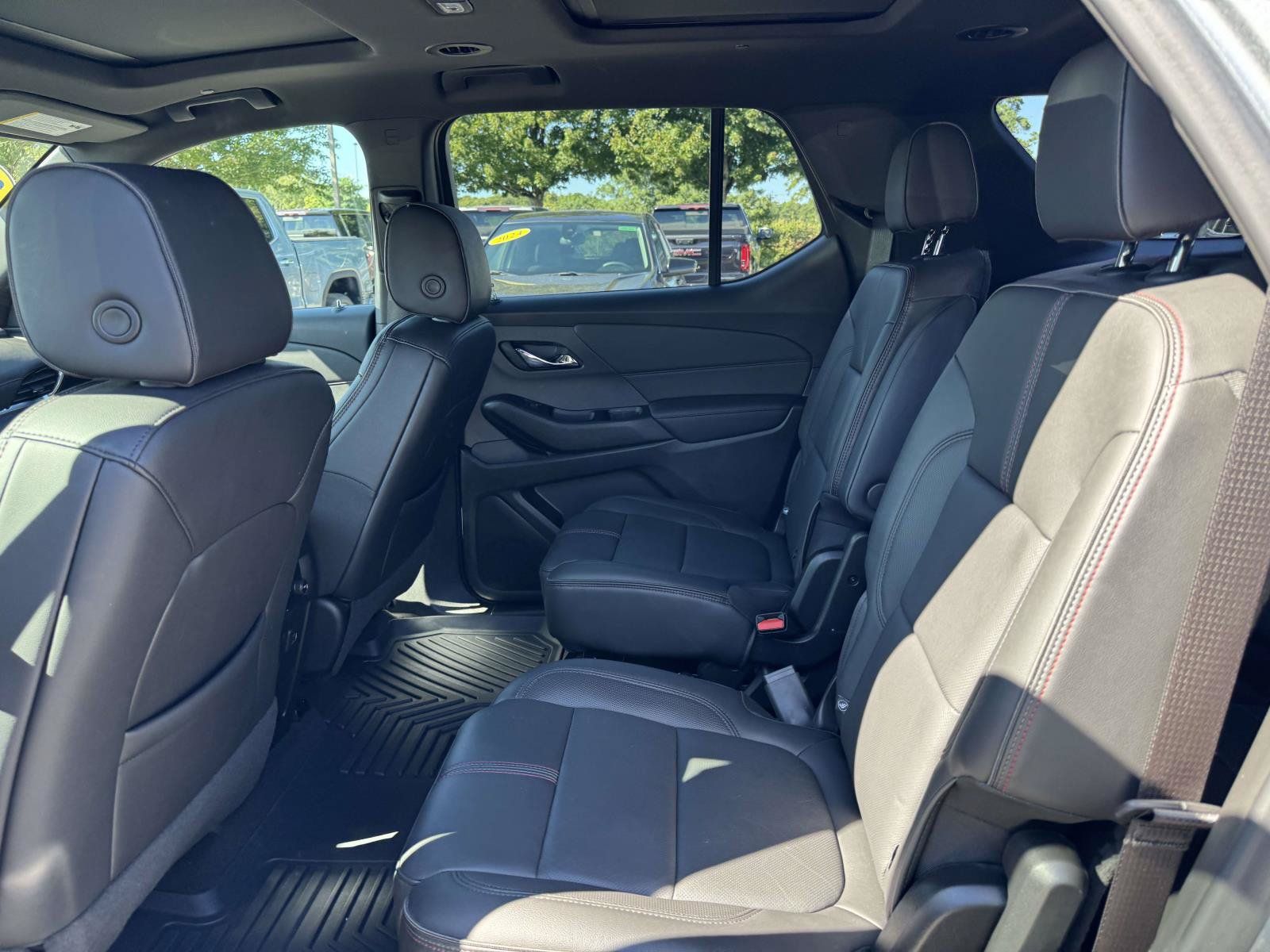 Used 2023 Chevrolet Traverse RS AWD/4WD image 9