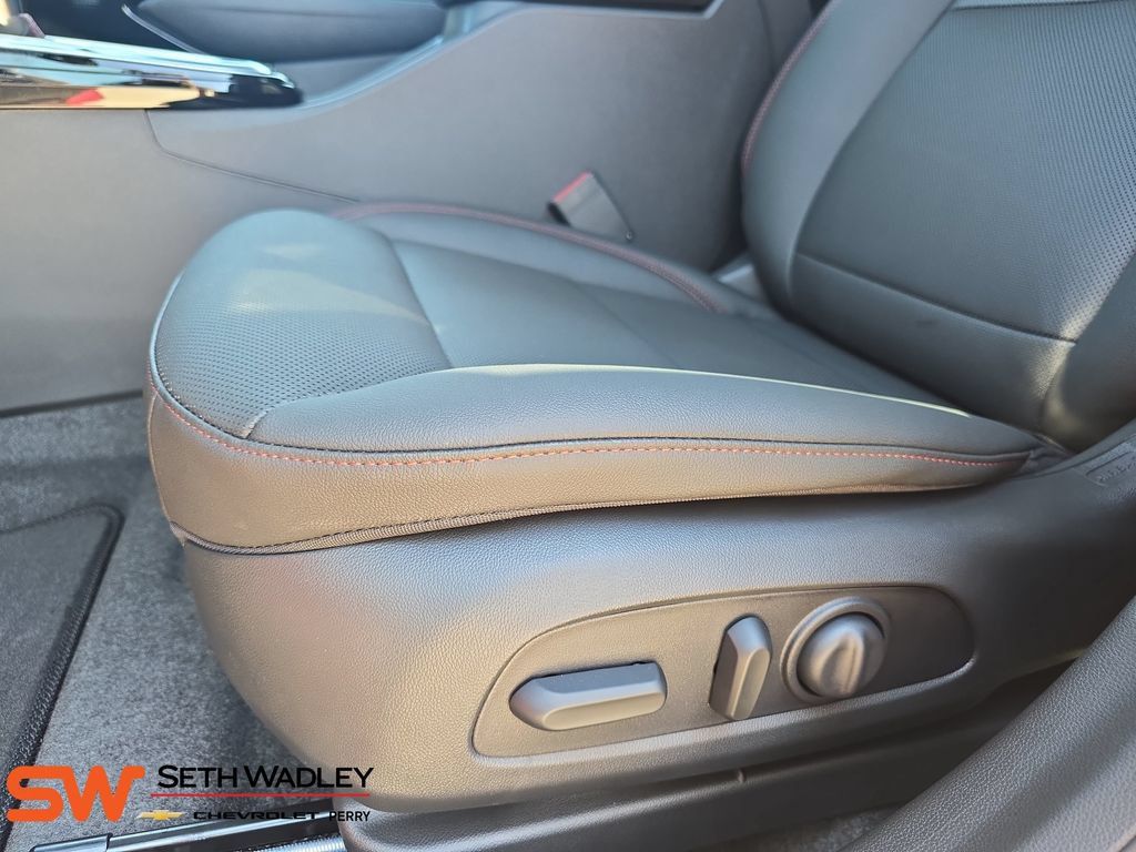 New 2026 Chevrolet Trax RS w/ Sunroof Package FWD image 30
