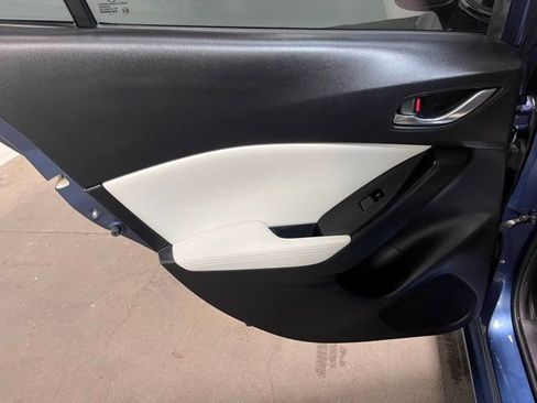 Used 2018 MAZDA MAZDA3 Grand Touring image 16