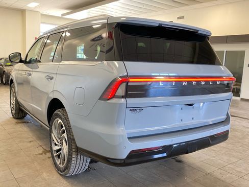 New 2026 Lincoln Navigator Reserve image 5