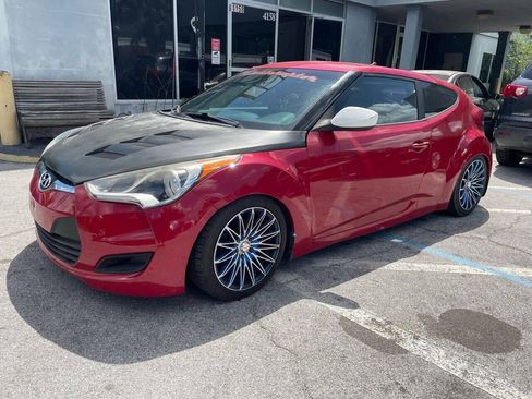 Used 2013 Hyundai Veloster FWD image 4