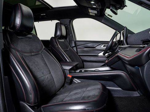 Used 2025 Ford Explorer ST image 15