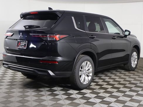 New 2026 Mitsubishi Outlander ES image 10