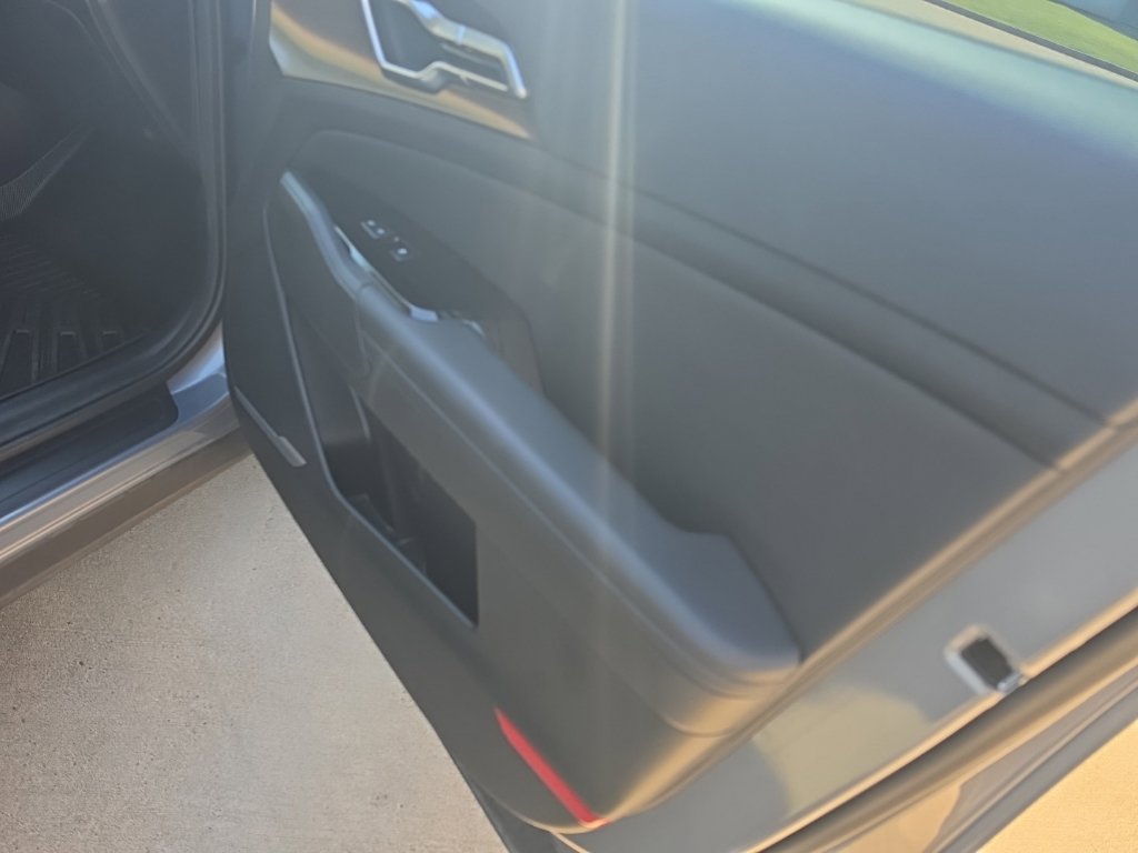 Used 2025 Kia Sportage EX w/ Premium Package FWD image 16