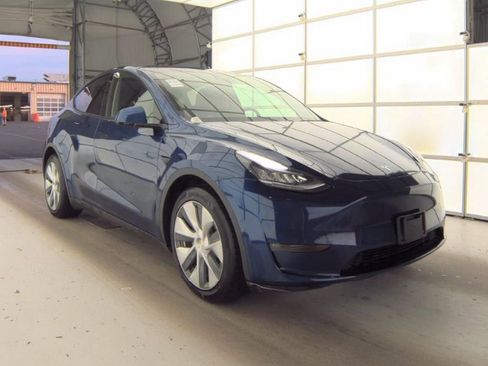 Used 2021 Tesla Model Y Long Range image 4