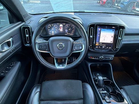 Used 2020 Volvo XC40 T5 R-Design image 21