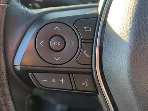 Used 2019 Toyota Camry SE w/ Convenience Package image 12