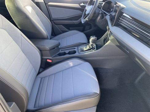 New 2025 Volkswagen Jetta SE image 8