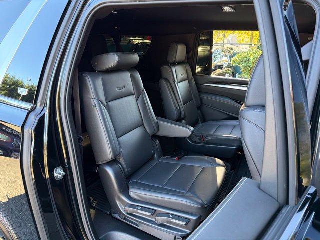 Used 2025 Cadillac Escalade ESV Luxury AWD/4WD image 23