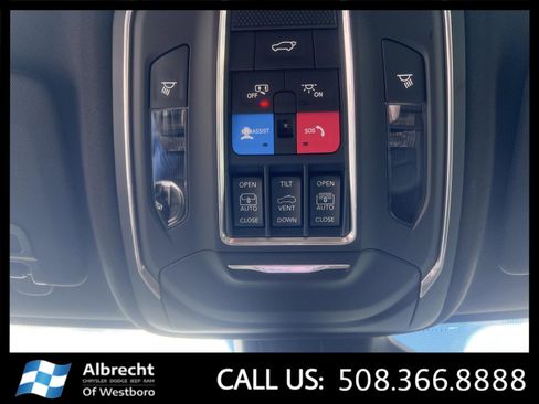 New 2025 Jeep Grand Cherokee Limited w/ Luxury Tech Group II image 22