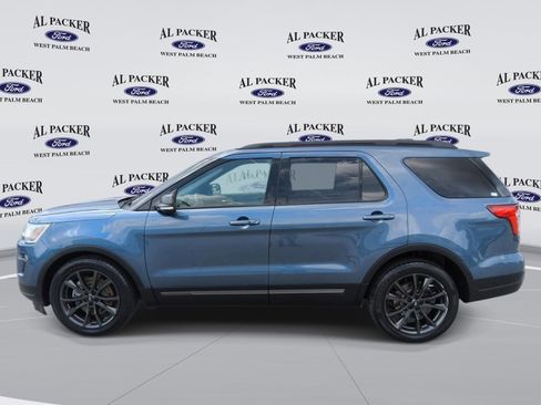 Used 2018 Ford Explorer XLT w/ Equipment Group 202A FWD image 2