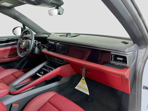 New 2026 Porsche Macan 4S Electric AWD/4WD image 32