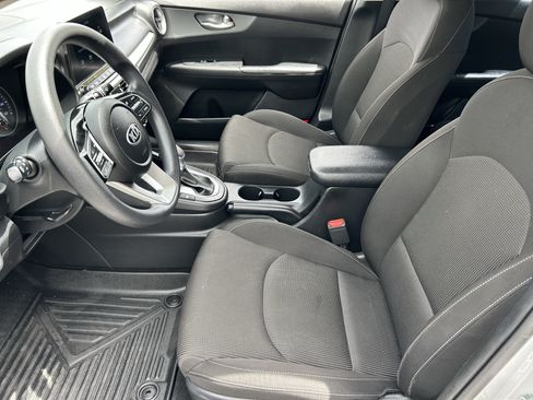 Used 2021 Kia Forte LXS FWD image 17