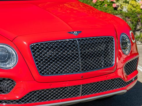 Used 2017 Bentley Bentayga image 4