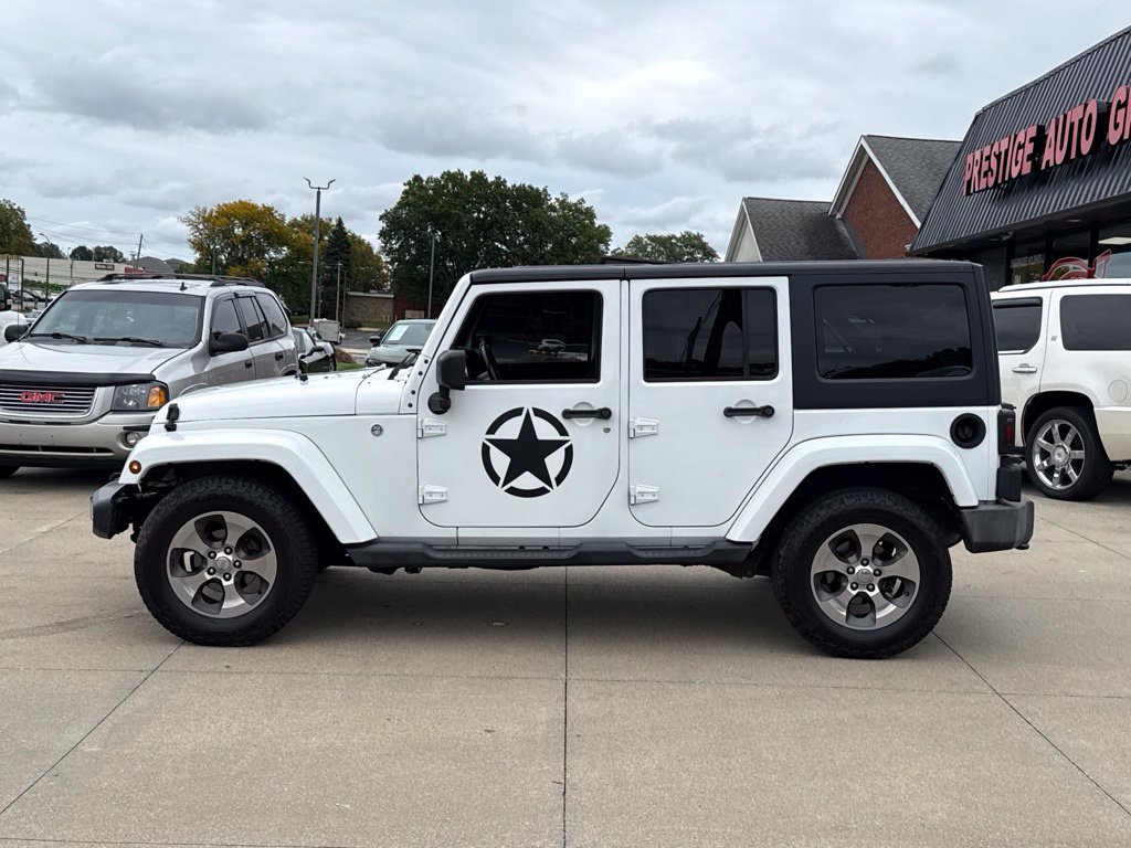 Used 2018 Jeep Wrangler Unlimited Sahara w/ Connectivity Group AWD/4WD image 3