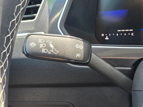 Used 2024 Volkswagen Tiguan SE w/ Panoramic Sunroof Package AWD/4WD image 25