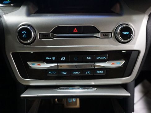 Used 2020 Ford Explorer XLT w/ Equipment Group 202A image 12