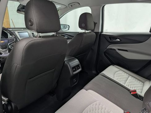 Used 2021 Chevrolet Equinox LS FWD image 12