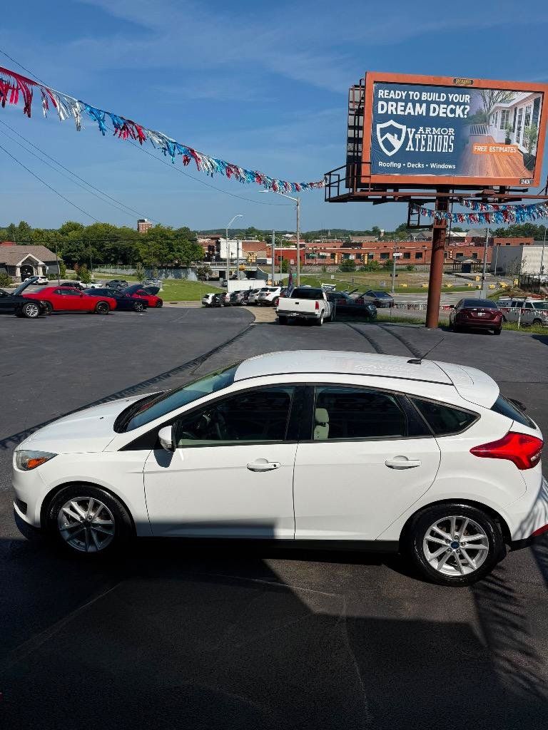 Used 2017 Ford Focus SE FWD image 2