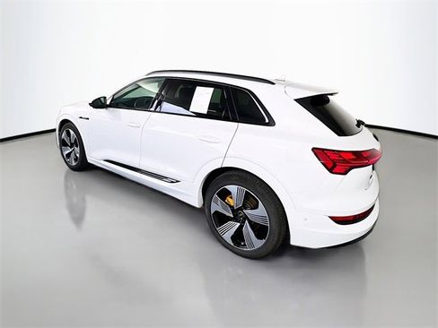 Used 2023 Audi e-tron Premium Plus w/ Premium Plus Package image 5