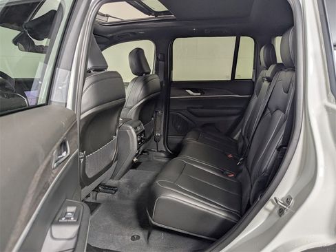 New 2025 Jeep Grand Cherokee Limited image 26