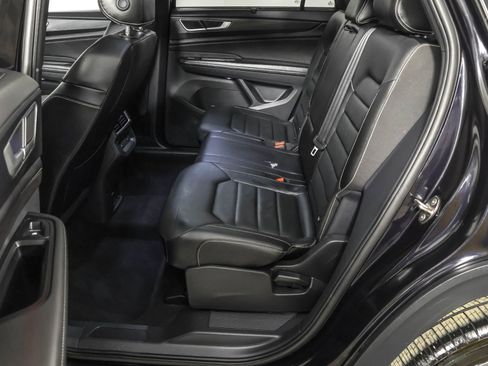 Used 2024 Volkswagen Atlas Cross Sport SEL R-Line image 35