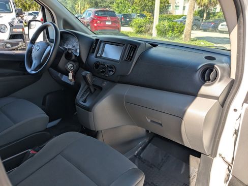 Used 2020 Nissan NV200 S image 16