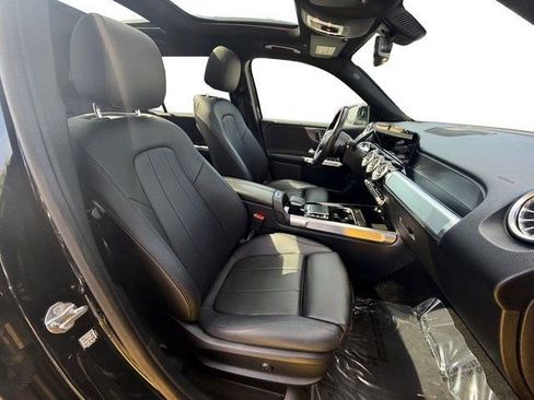 Used 2022 Mercedes-Benz GLB 250 4MATIC w/ Premium Package Lite image 14