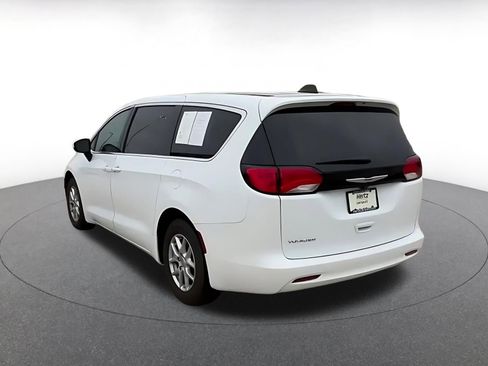 Used 2023 Chrysler Voyager LX image 11