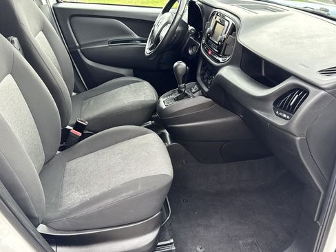 Used 2018 RAM ProMaster City Tradesman SLT FWD image 12