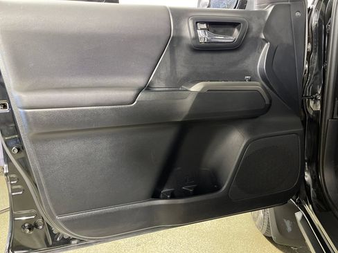 Used 2018 Toyota Tacoma TRD Sport RWD image 27